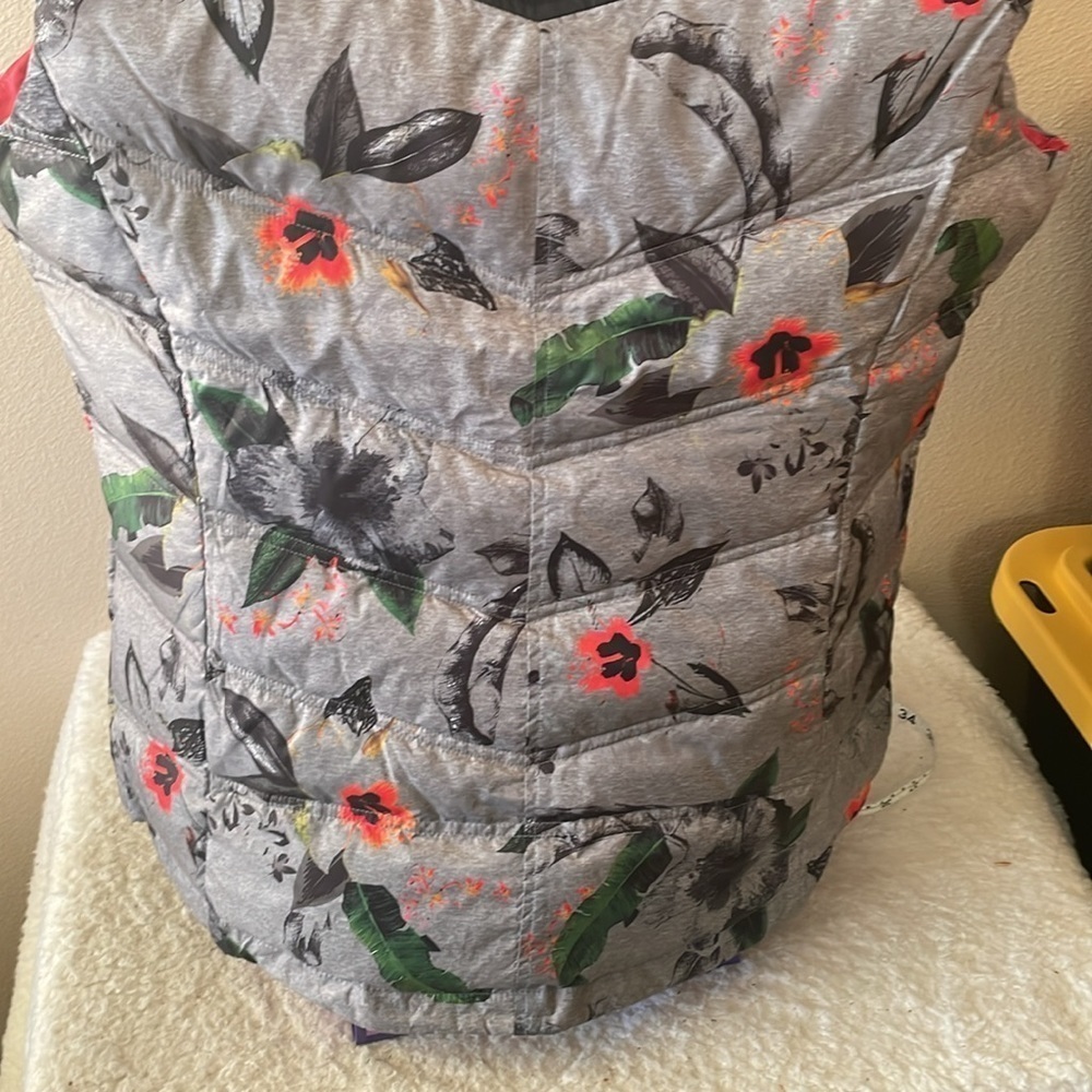 Obermeyer Down Vest Size Large - Picture 8 of 13